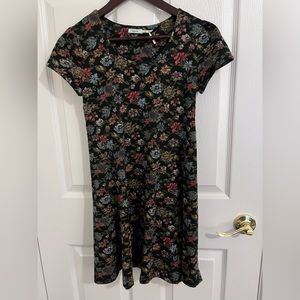Kimchi Blue short sleeve dainty vintage floral dress. Size XS.